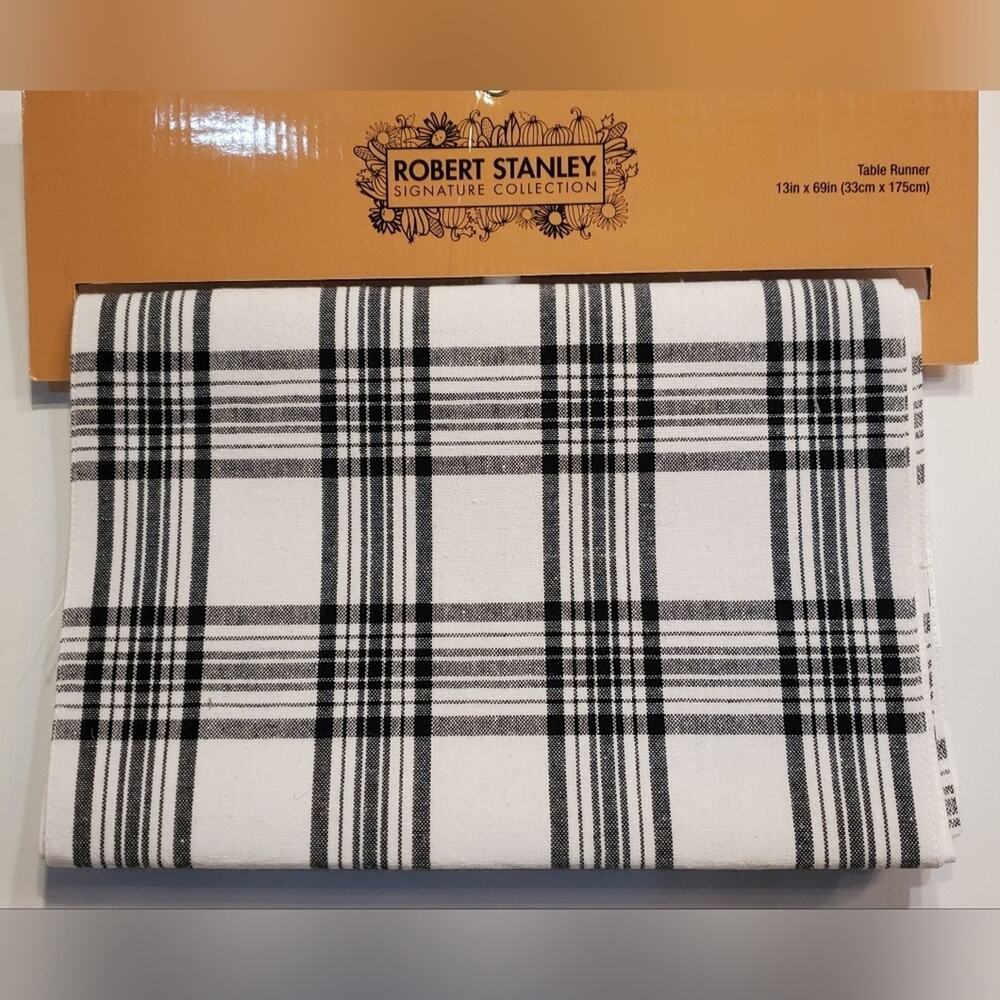 𝅺Robert Stanley Signature Collection Gingham Plaid Table Runner New with tags